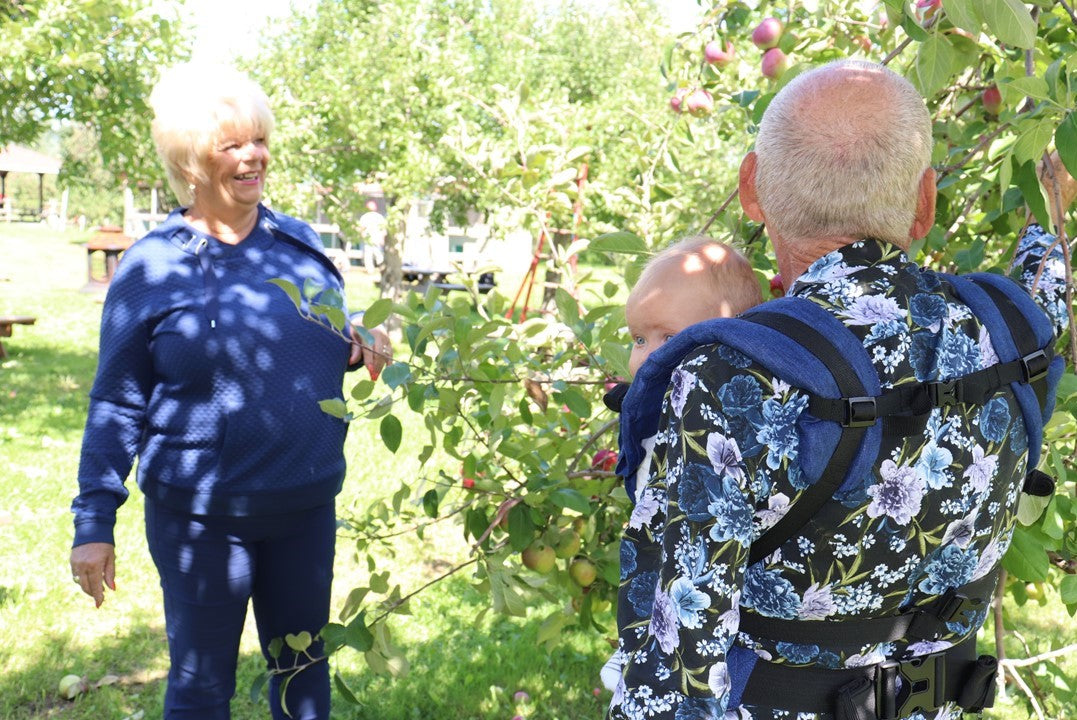 Porte-bébés ergonomique - Portage des grands-parents | Chimparoo