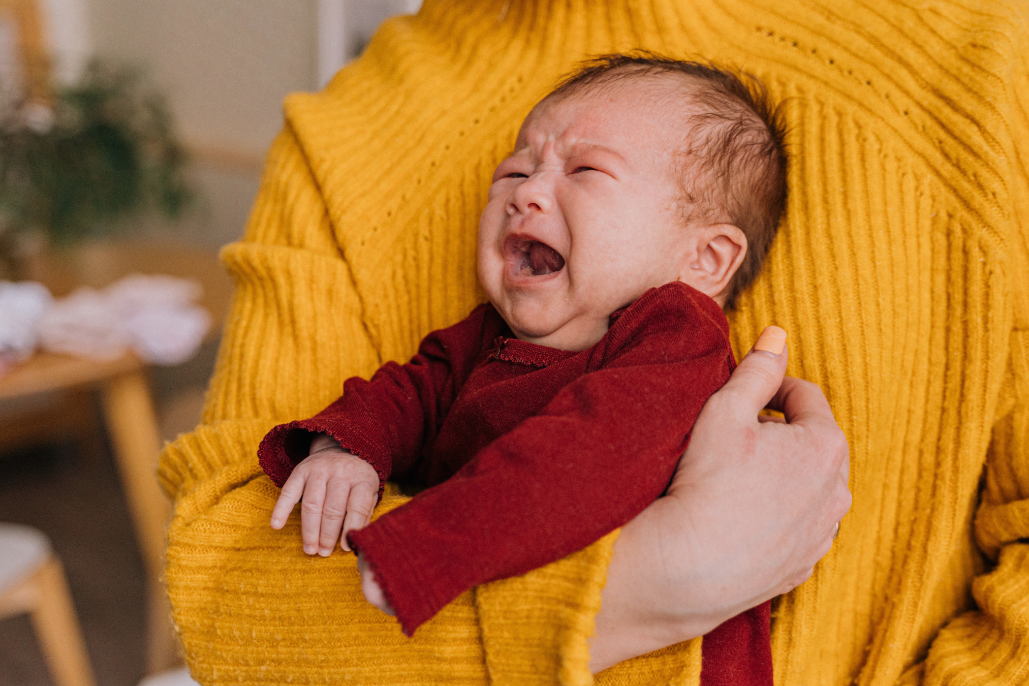 Que faire si mon bébé n’aime pas le portage?