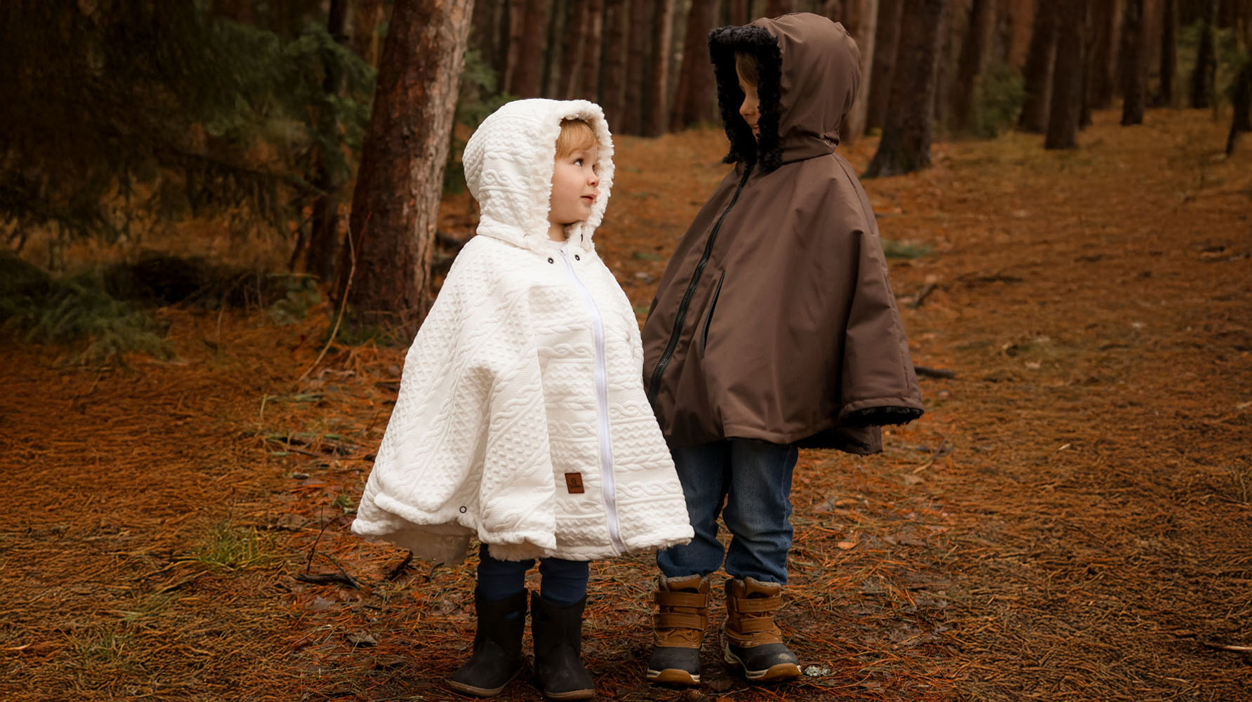 Poncho 3 en 1. housse protection pour bébé qui s'utilise sur le porte-bébé, la coquille siège d'auto et comme manteau pour enfant